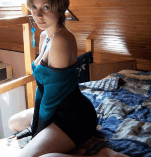 Enjoy free nude MILF pics